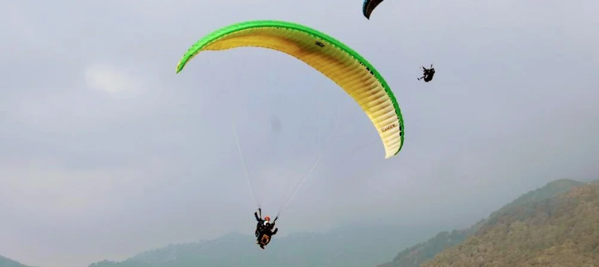 paragliding in temple